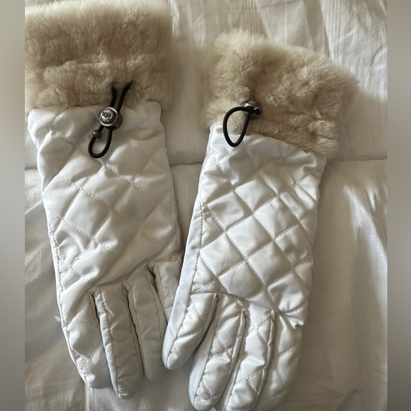 UGG AUSTRALIA GLOVES - Picture 3 of 6
